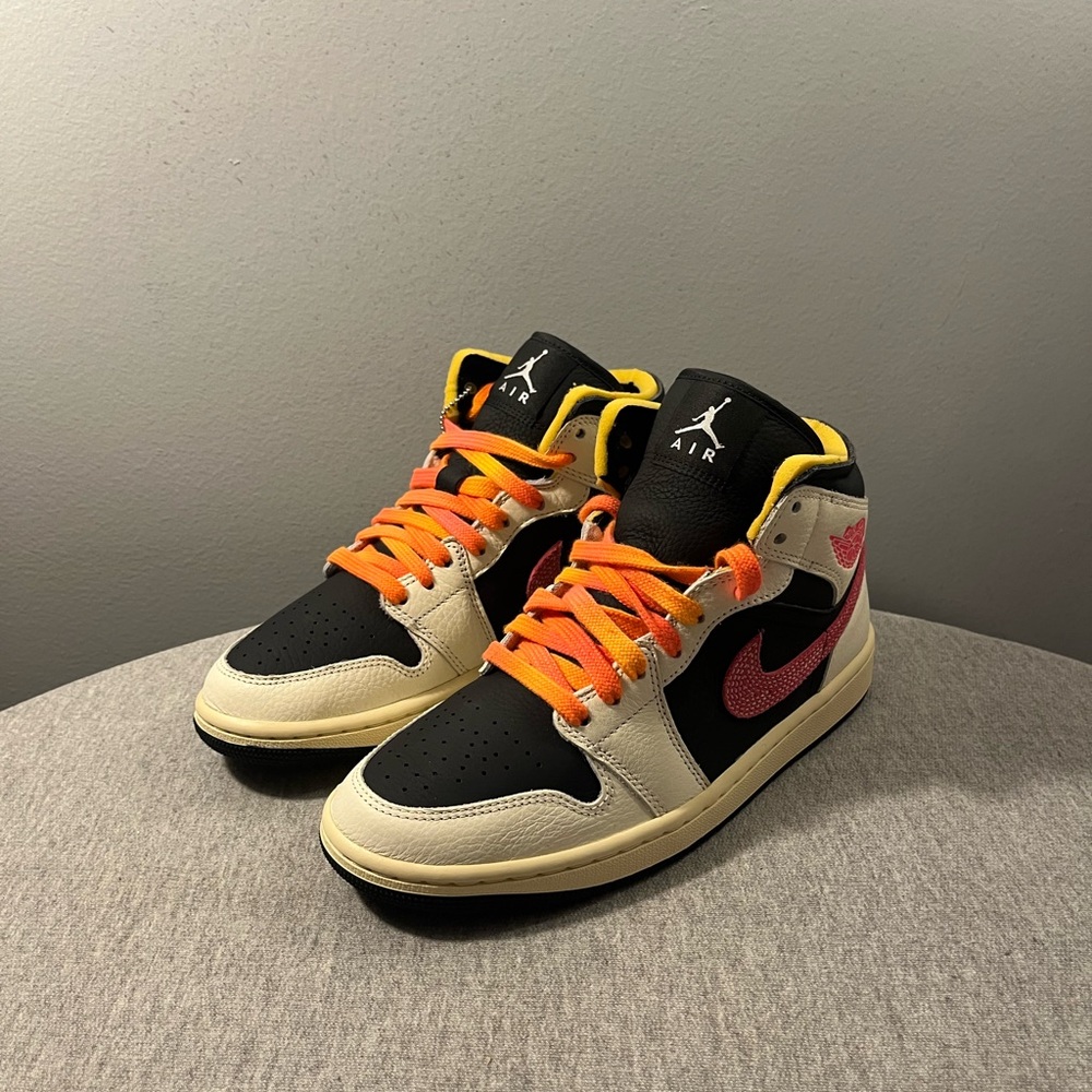 Nike Air Jordan 1 Mid SE Edge Pale Ivory Racer Pink Women size 7.5 IB7007-107 - Picture 9 of 11